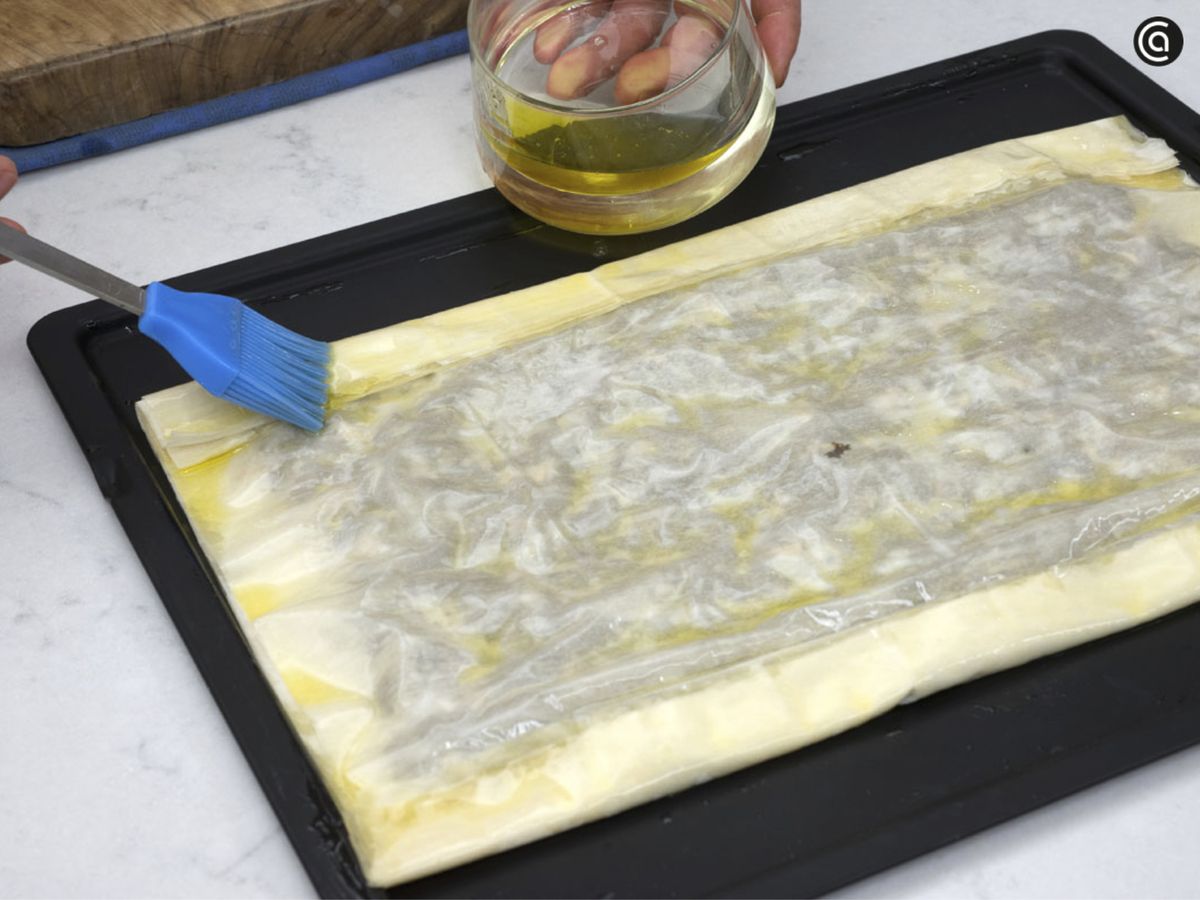 Unta la masa filo con aceite
