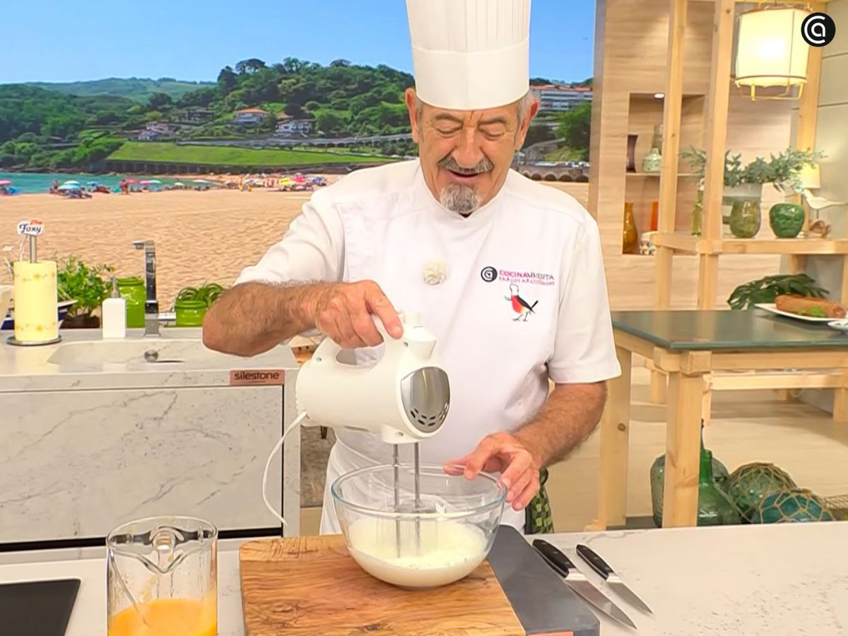 Monta la nata y reserva 3-4 cucharadas