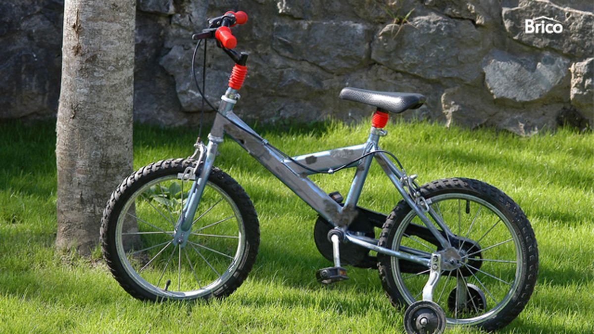 Brico 370 2 Pintar bicicleta antes