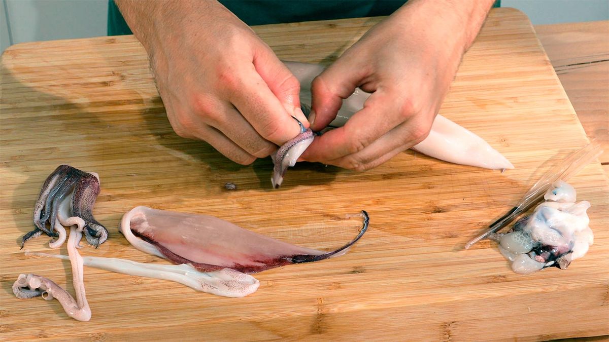 Cómo limpiar los calamares frescos  paso a paso