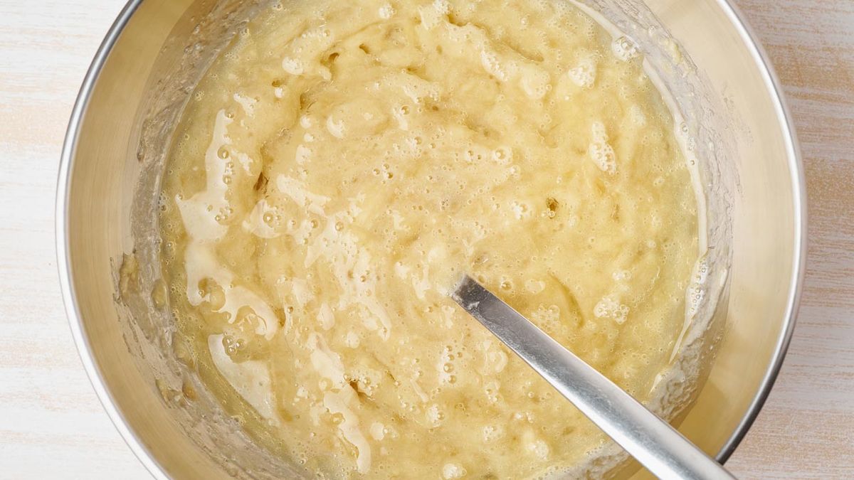 Cómo hacer banana bread (pan de plátano) con nueces y chocolate   Paso 3