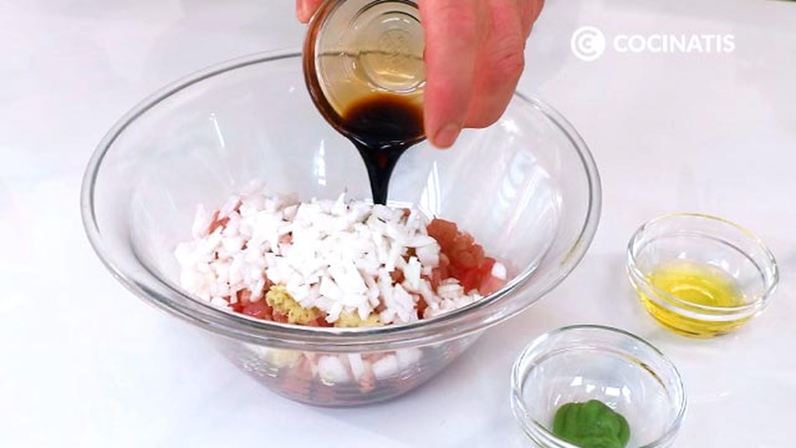 Receta de tartar de atún rojo y aguacate  paso 2