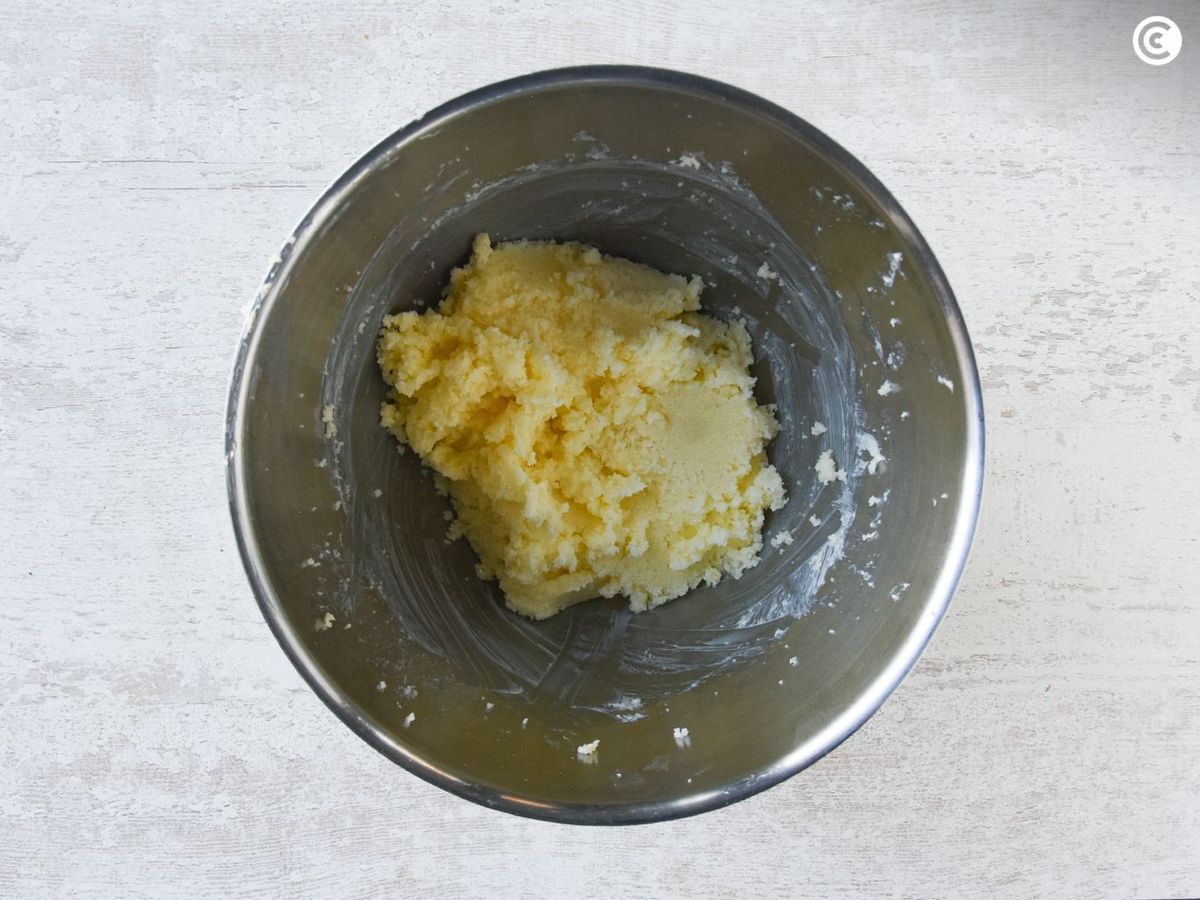 Mezcla de mantequilla con azúcar para bica gallega