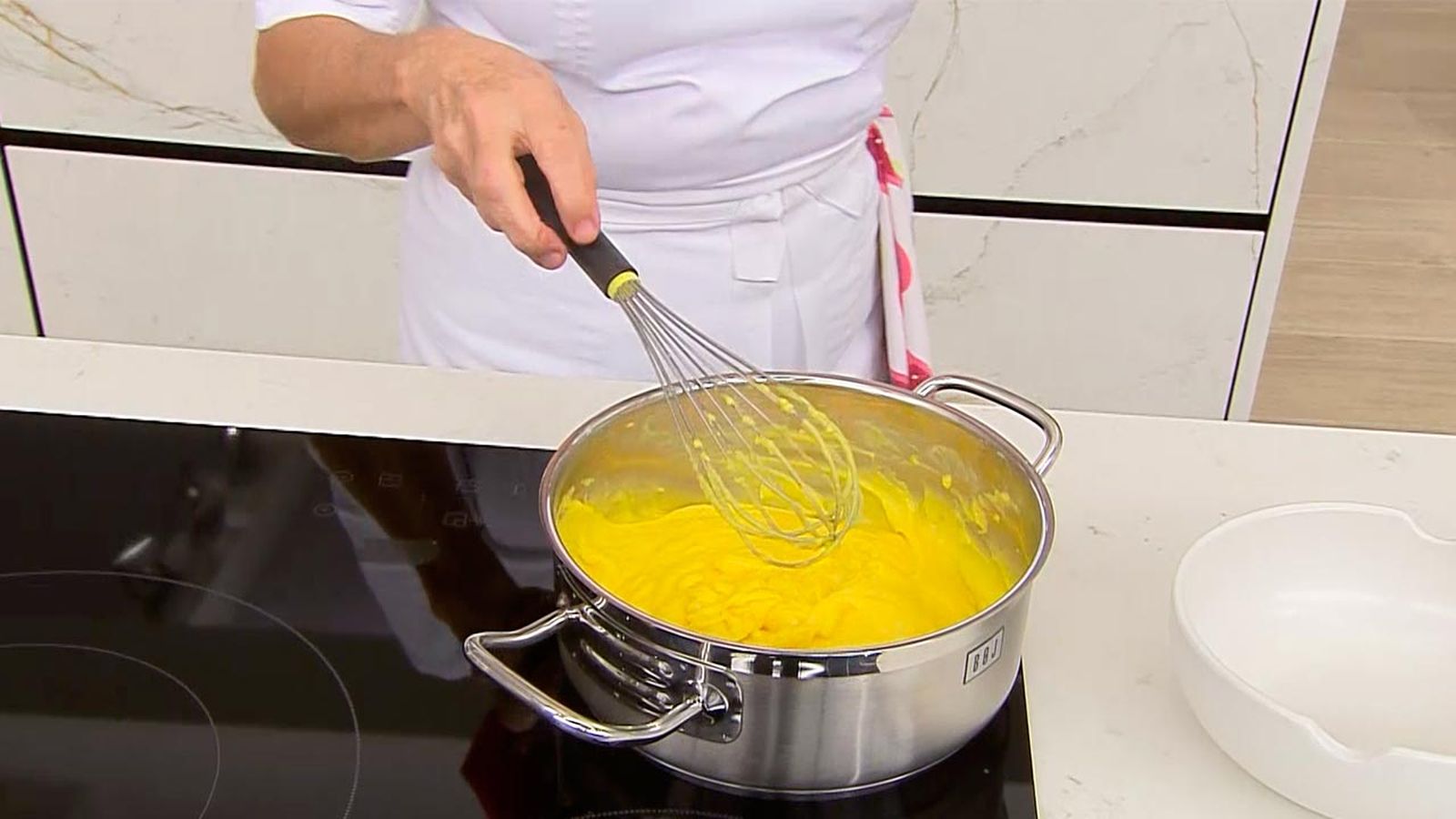 KARL66600320 tarta de yema tostada receta de eva arguinano paso2