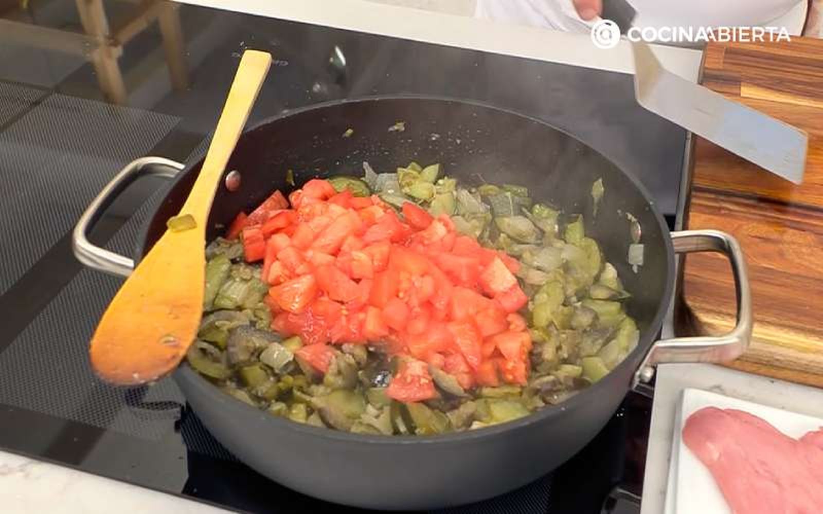 Añade el tomate Añade el tomate