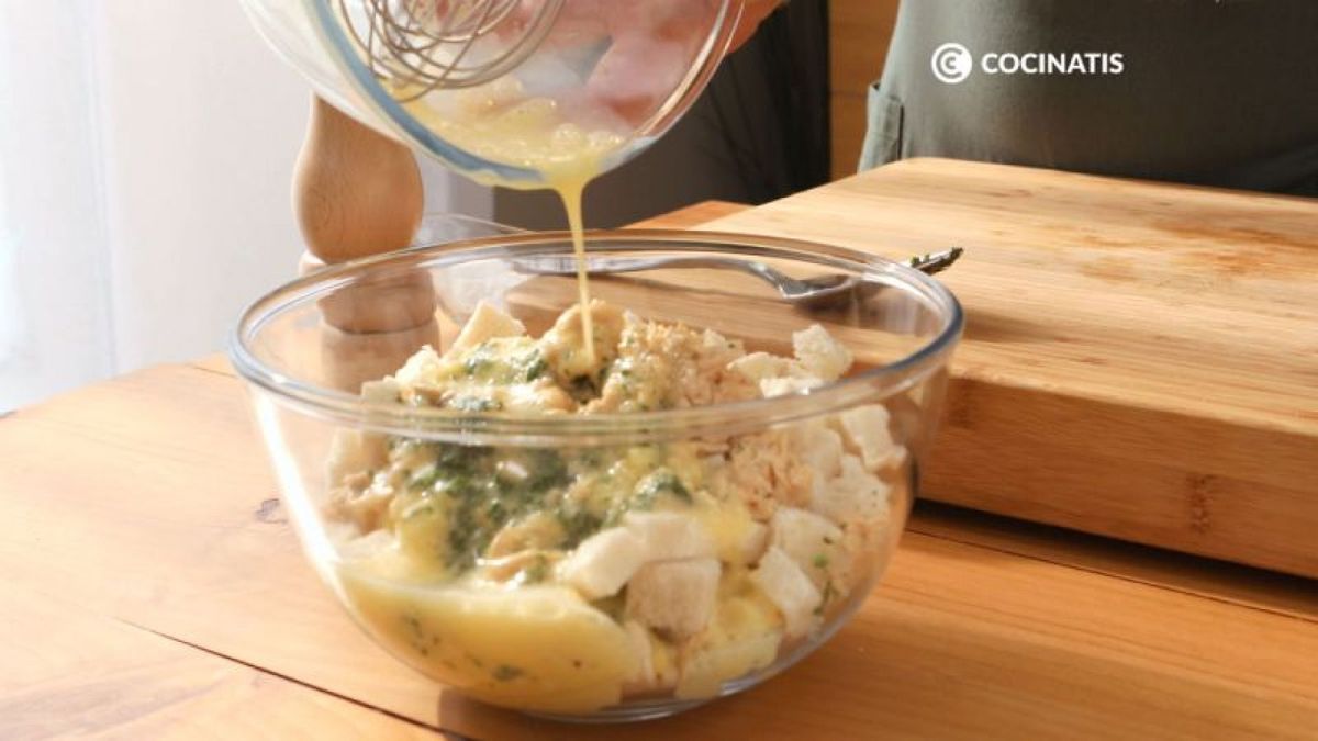 Añadimos huevo batido a la mezcla