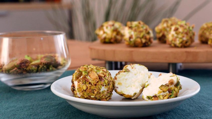 Bombones salados de queso y pistachos