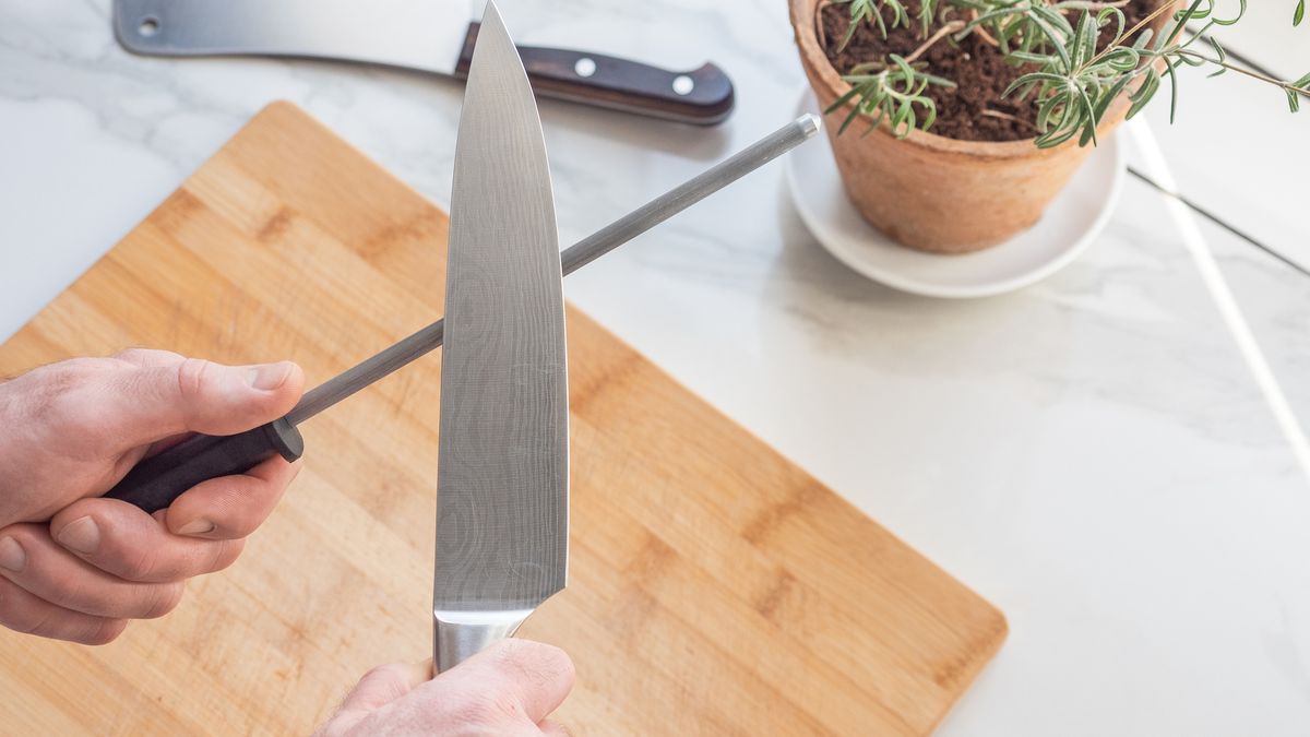 Es importante pasar el cuchillo por la chaira a menudo