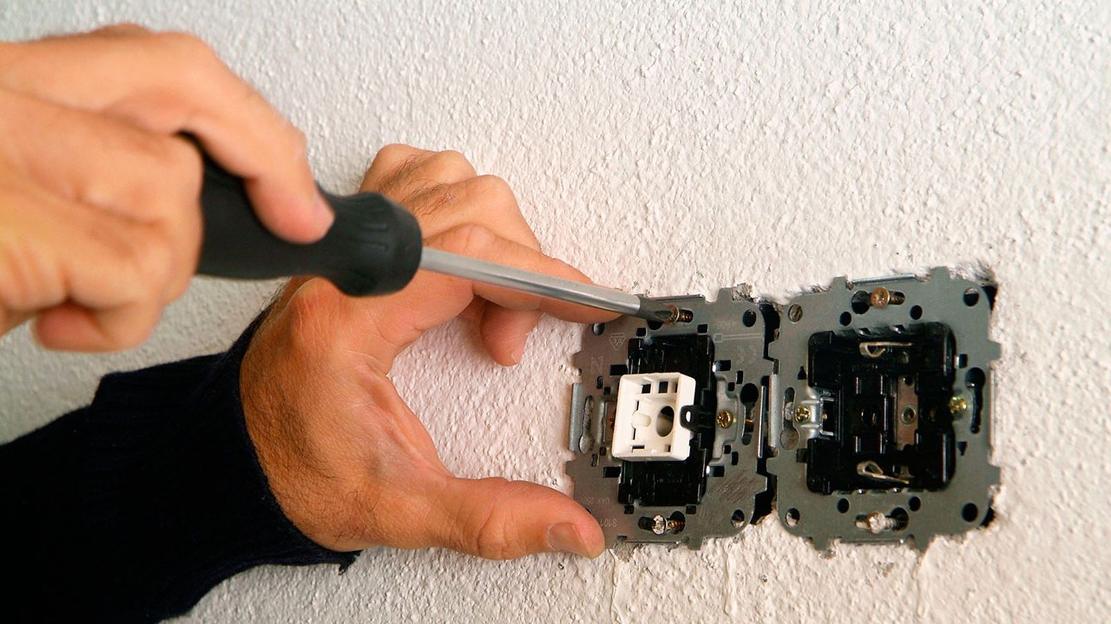 Interruptor detector de movimiento empotrado paso 4 Interruptor detector de movimiento empotrado paso 4