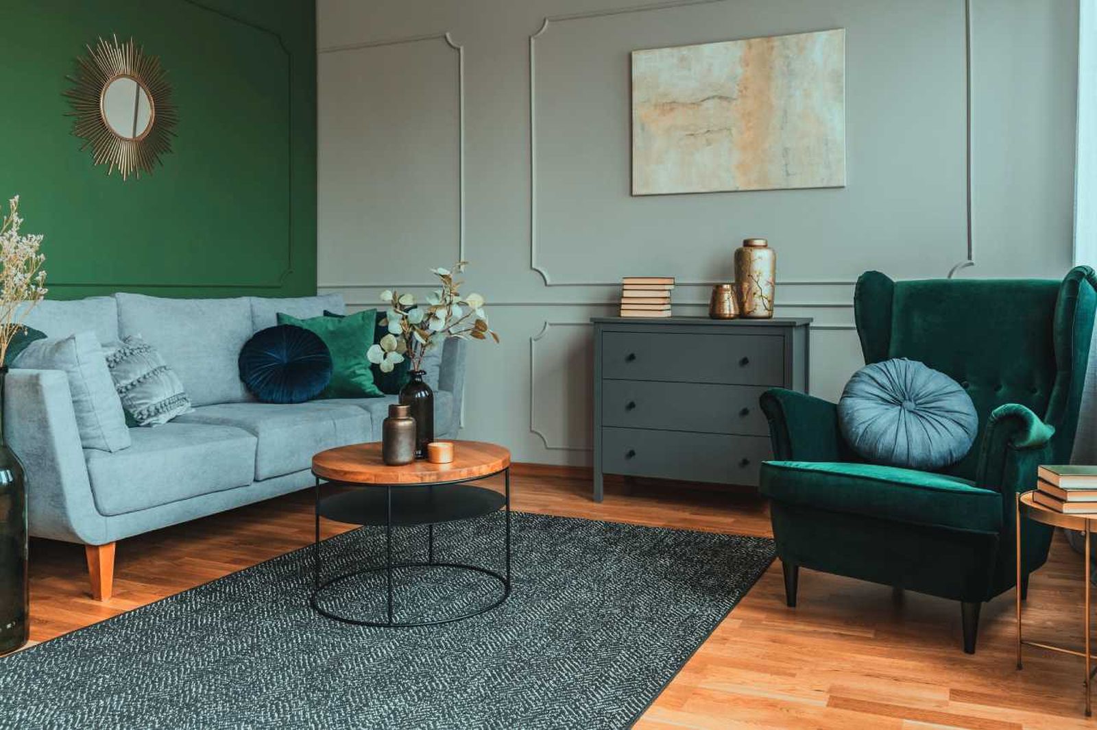 Salón con decoración en teal & orange.