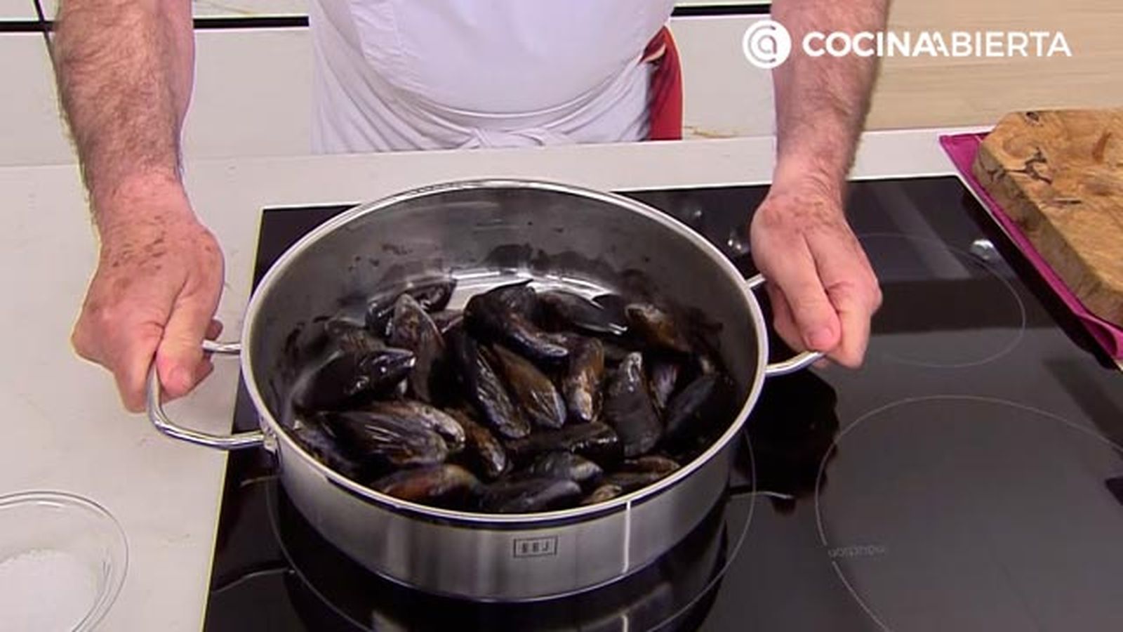 tallarines con mejillons receta karlos arguinano karl67510321 paso1 tallarines con mejillons receta karlos arguinano karl67510321 paso1