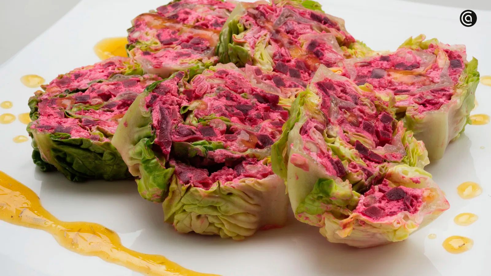 Cogollos rellenos de jamón, remolacha y queso, receta de Karlos Arguiñano