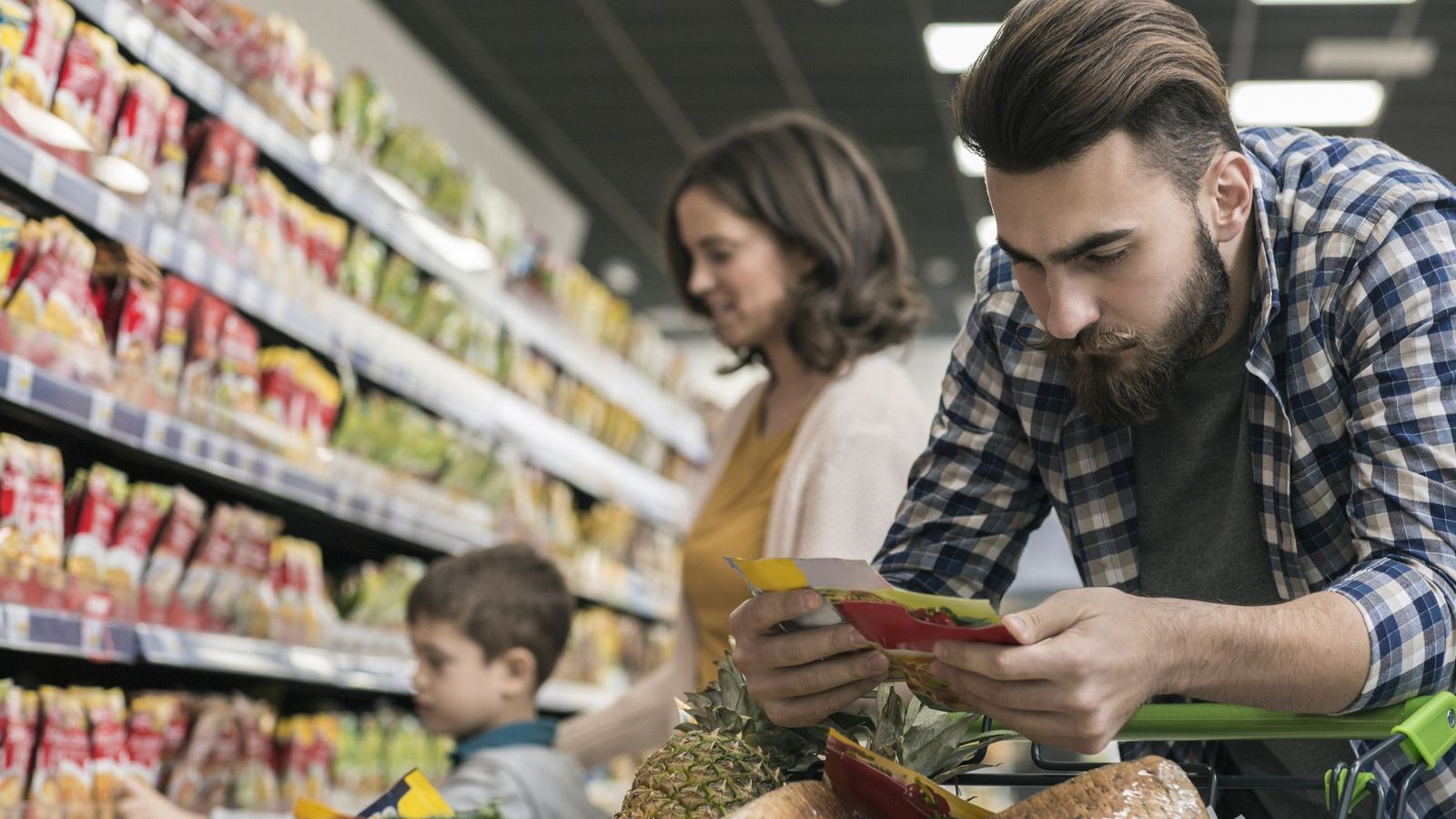 Planifica bien tus compras y revisa las fehas de caducidad Planifica bien tus compras y revisa las fehas de caducidad