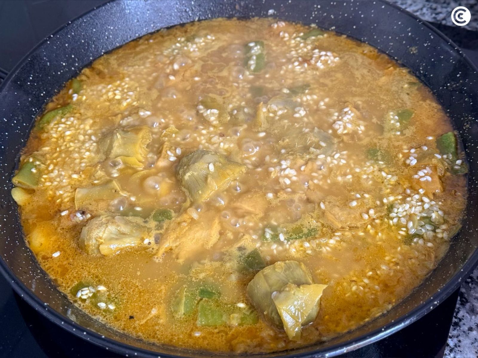 Cocer el arroz de la paella vegana Cocer el arroz de la paella vegana