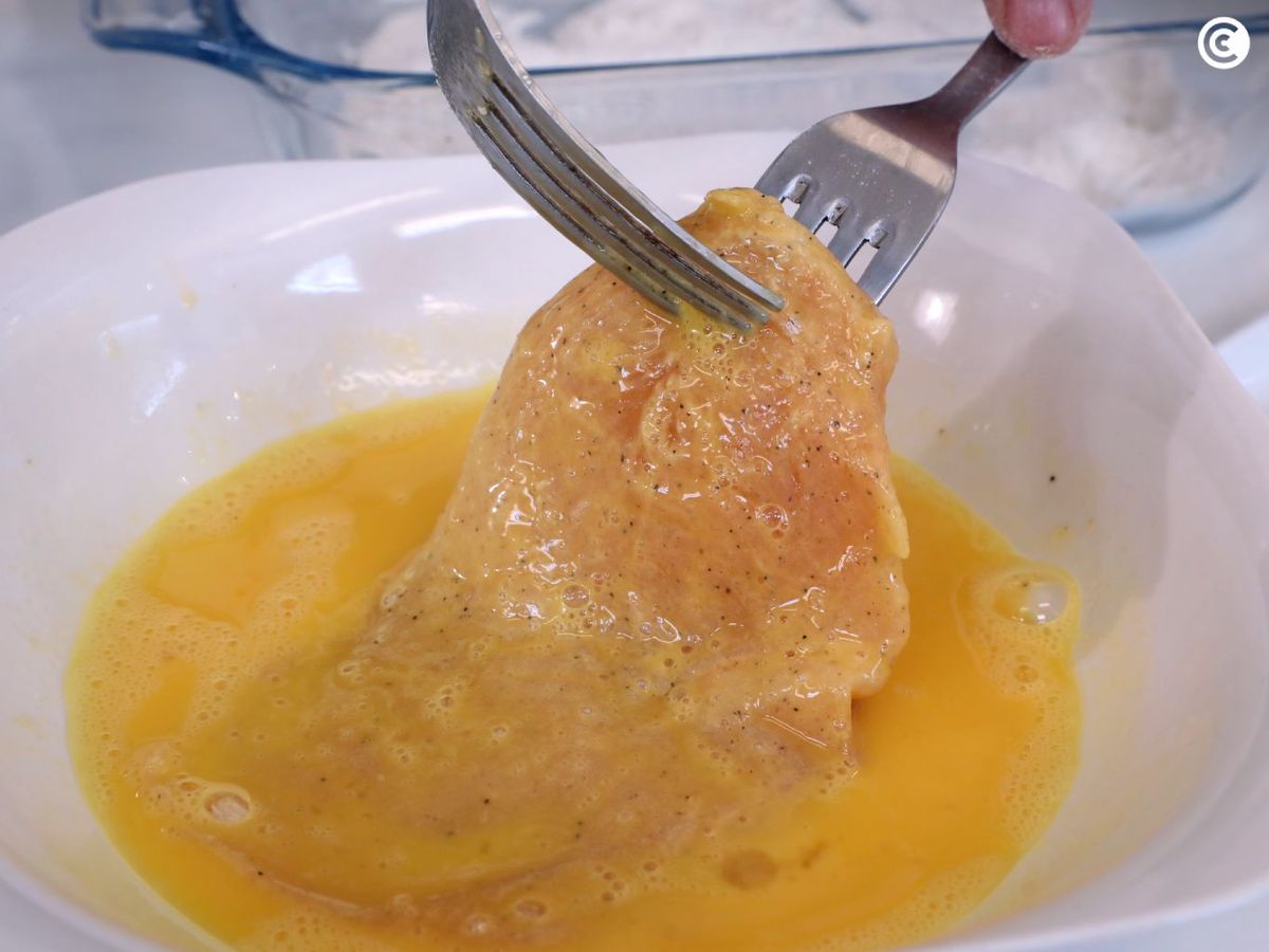 Rebozar con harina y huevo