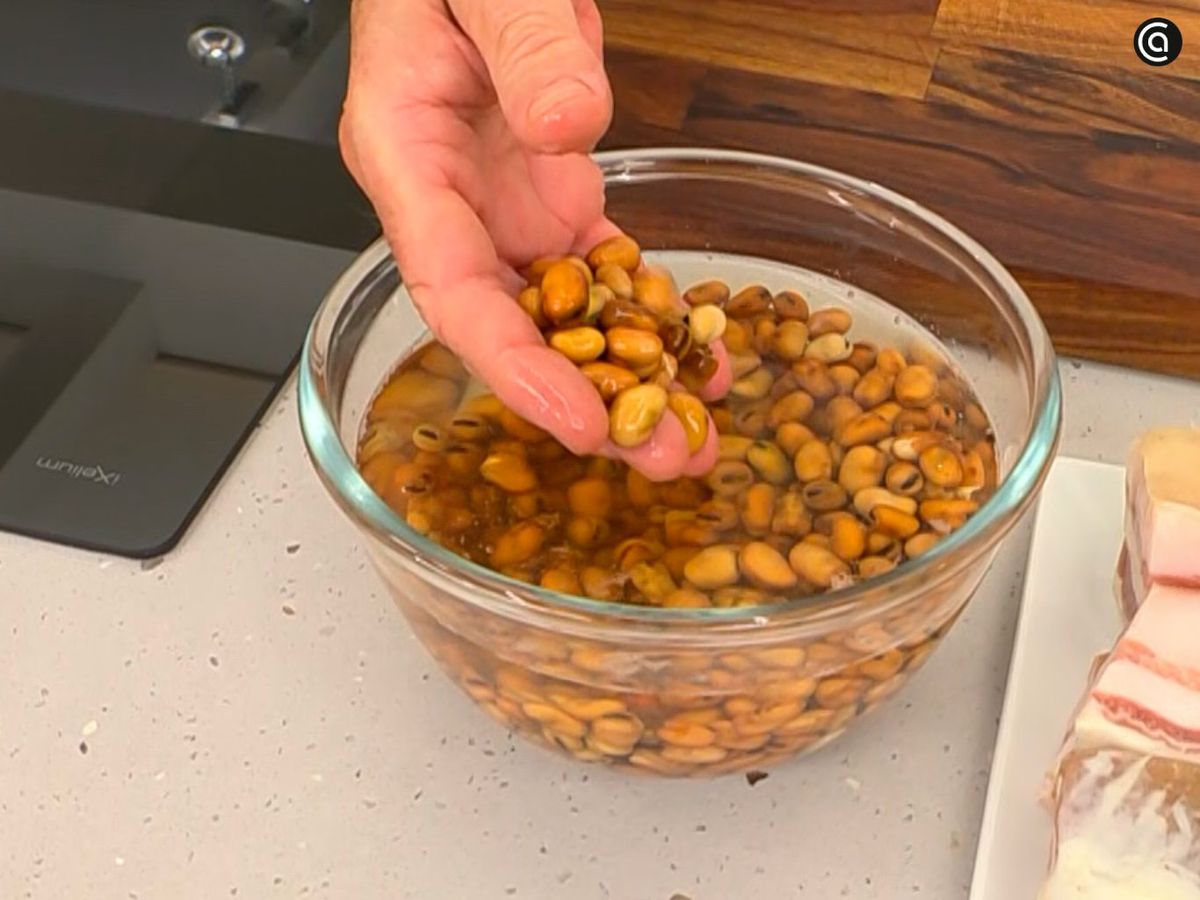 Deja las habas secas en remojo desde la víspera