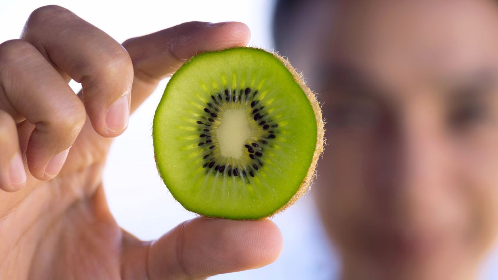 Se puede comer la piel del kiwi
