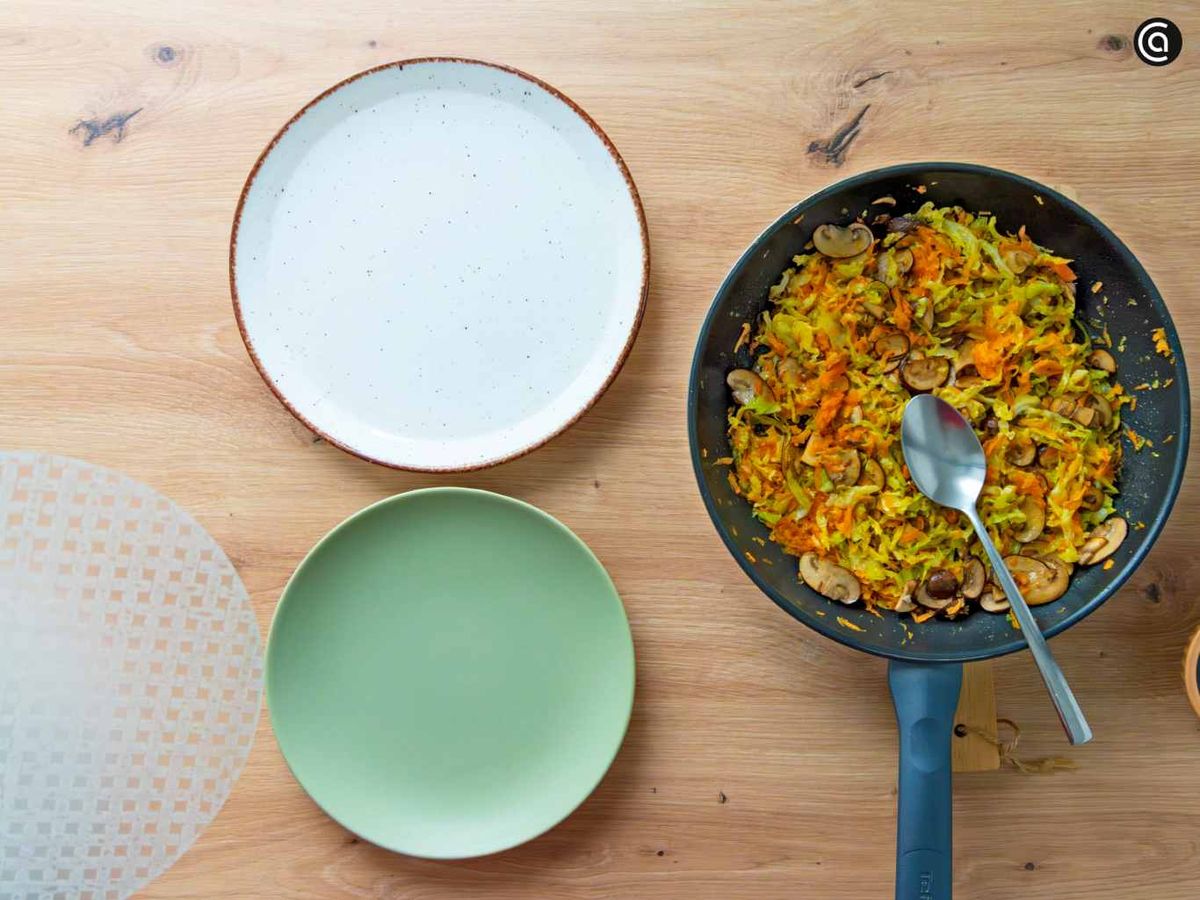 Prepara el relleno de los rollitos de primavera