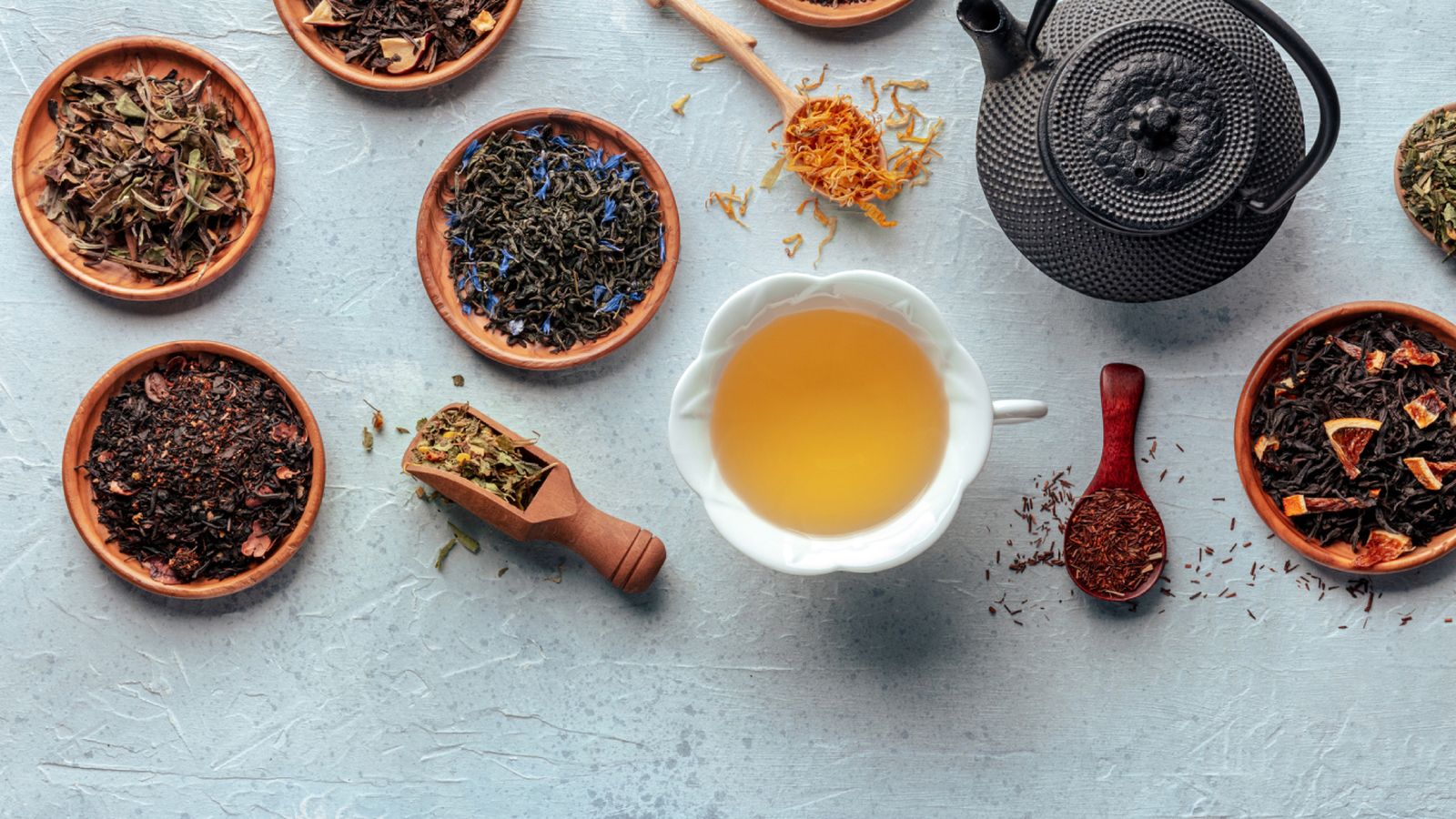 Cada tipo de té -verde, negro, blanco, oolong, rojo- abre un universo de sabores, beneficios y momentos únicos.