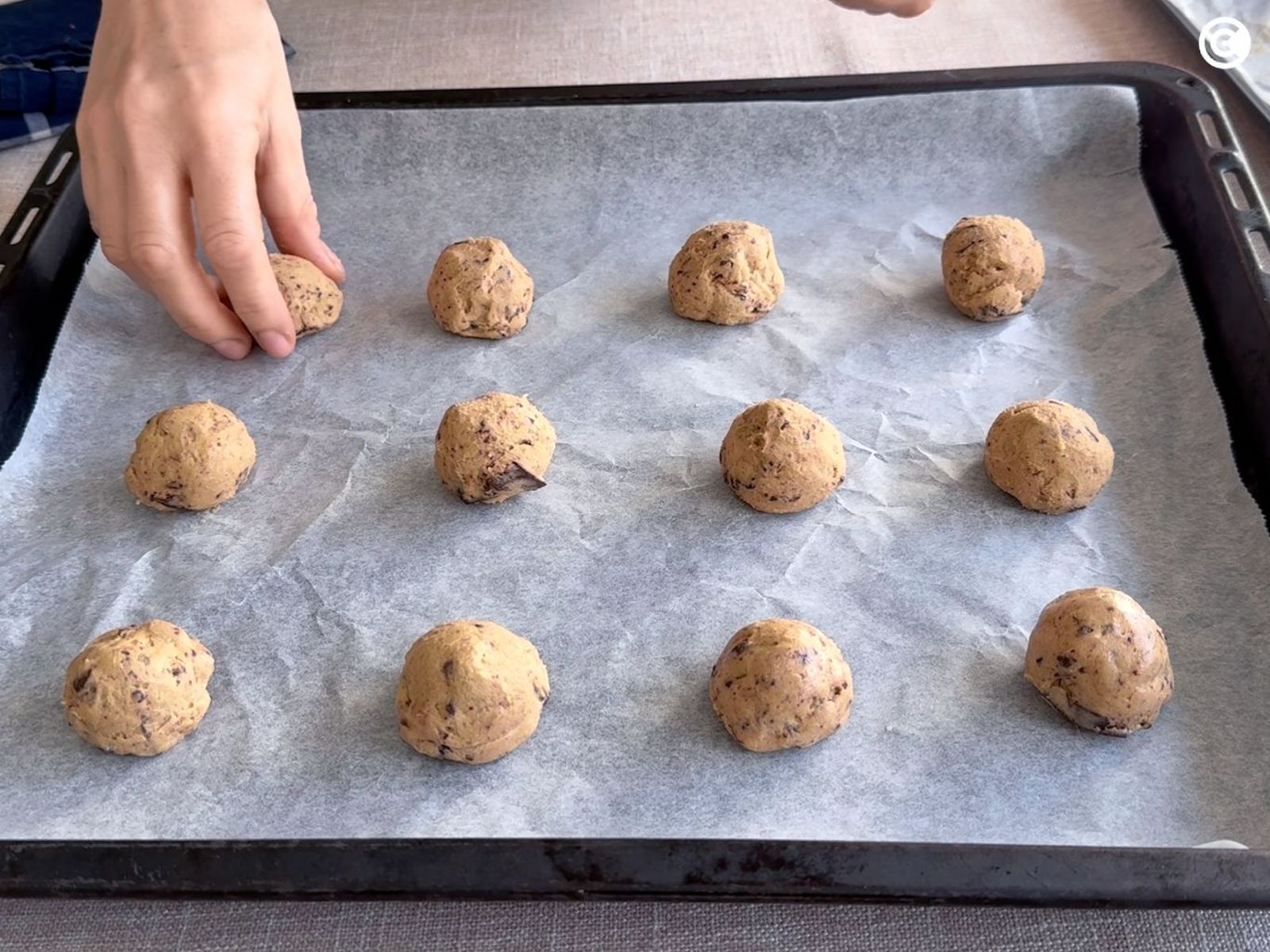 Preparar las Crumbl Cookies para hornear Preparar las Crumbl Cookies para hornear