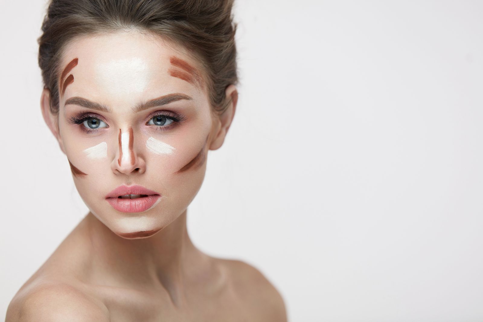 Con el contouring puedes alargar visualmente tus facciones