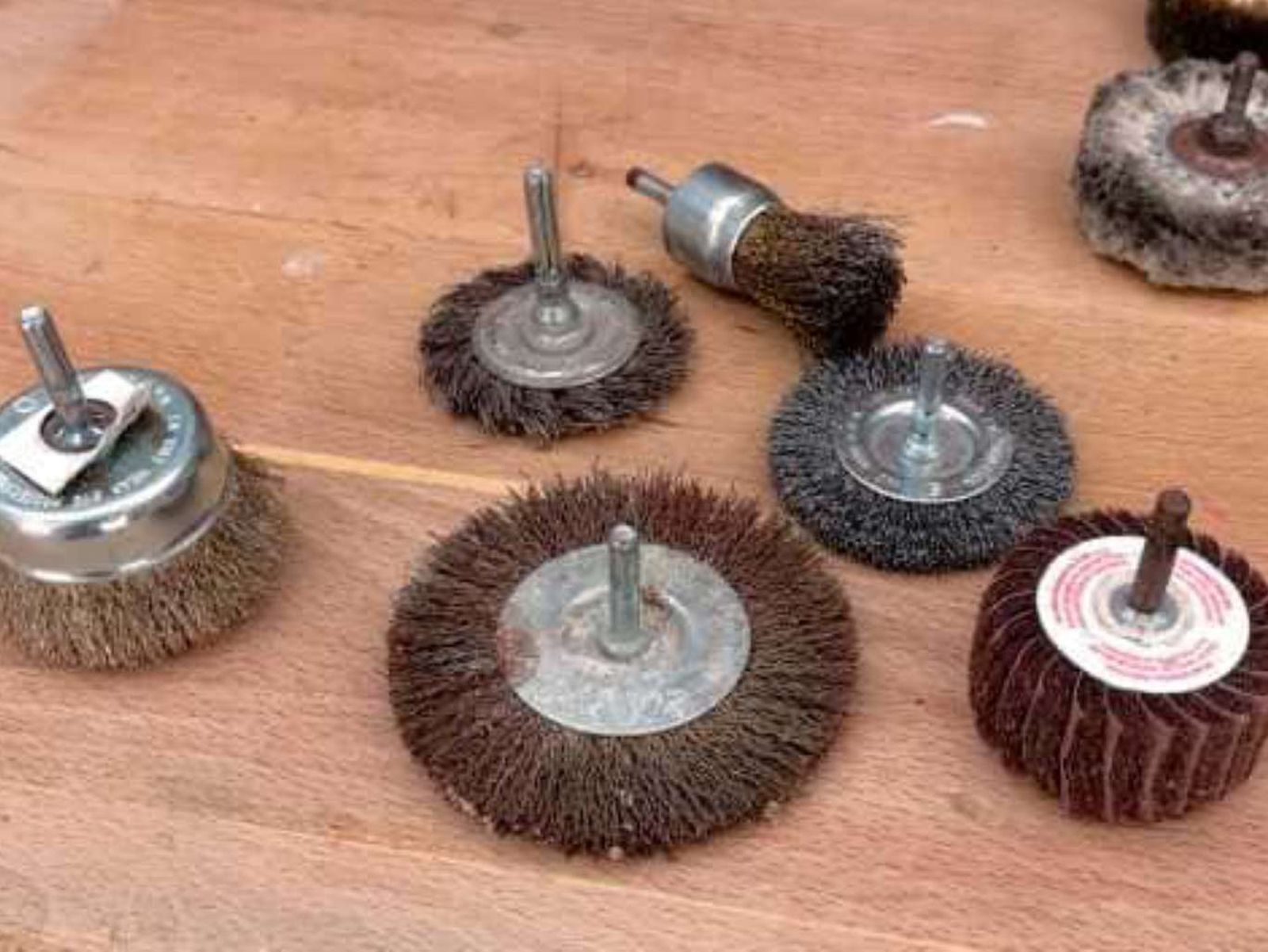 Cepillos de alambre para quitar el óxido Cepillos de alambre para quitar el óxido
