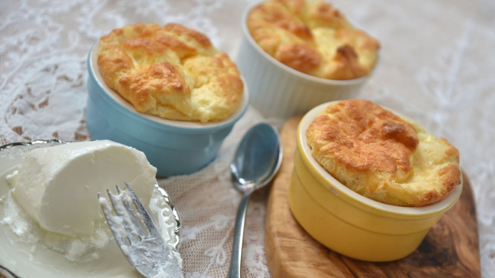 Versión clásica del suflé francés de queso, en el que se inspiran los soufflecitos de Isabel Preysler.