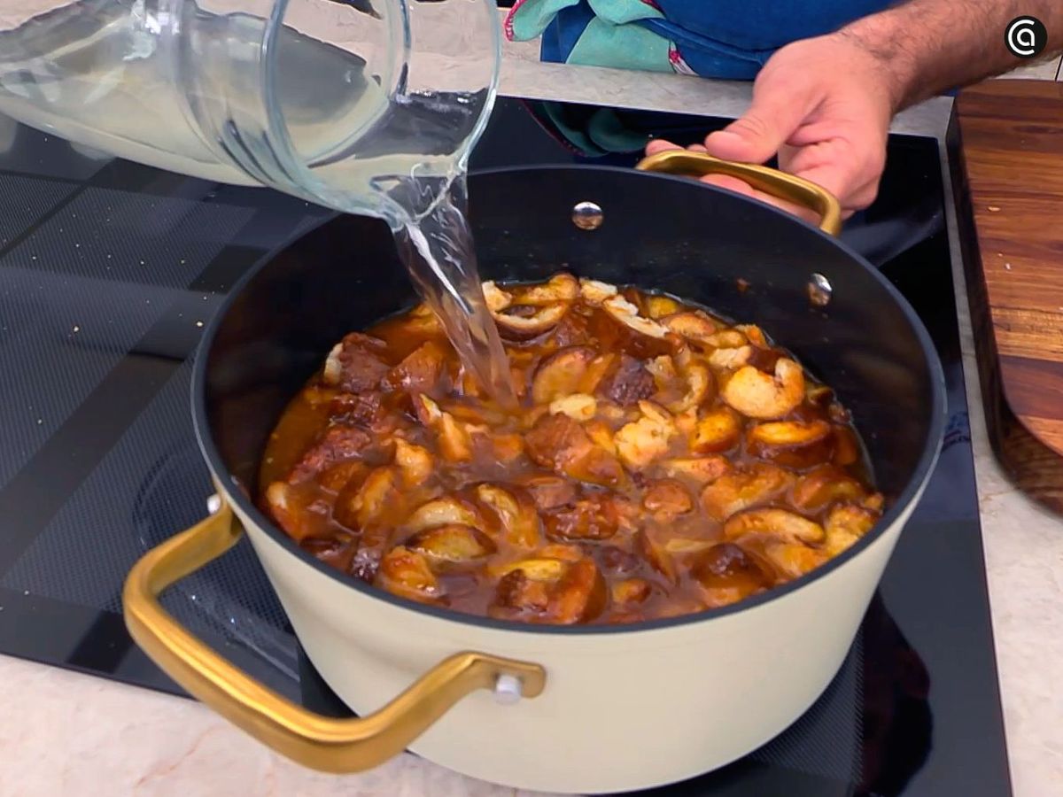 Cocer la crema de sopa de ajo