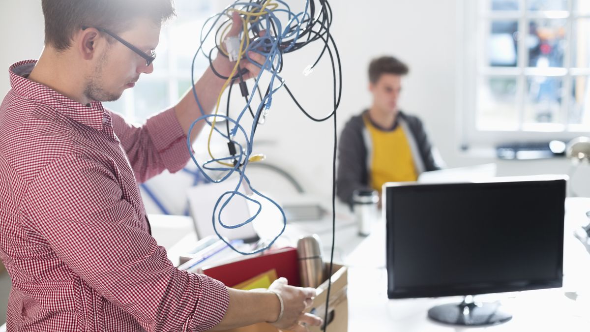 El primer paso es tirar los cables que no sirven