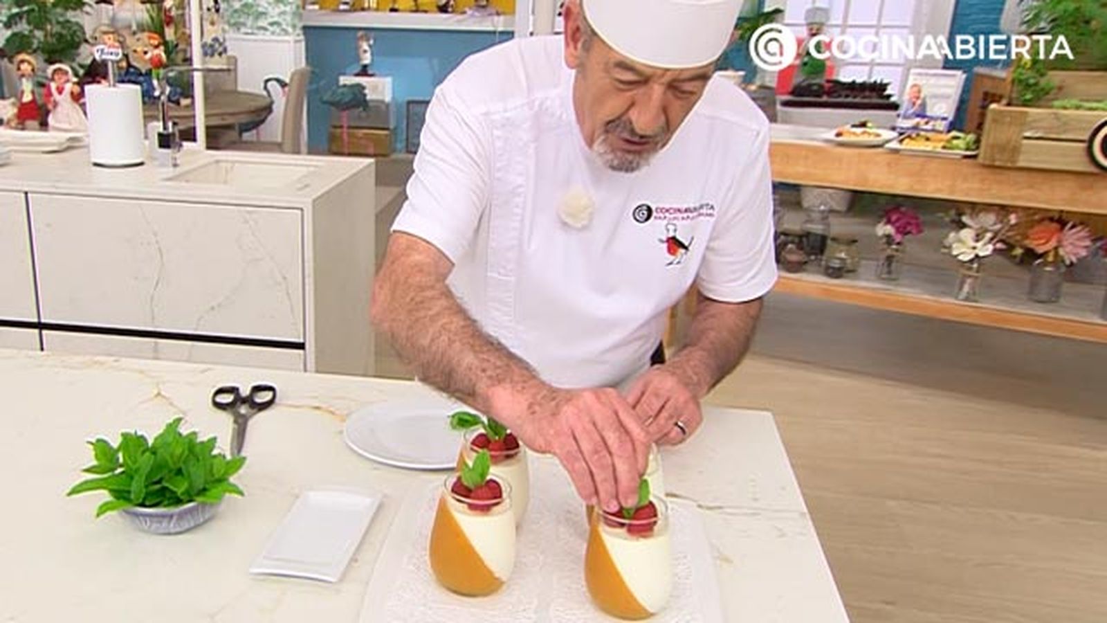 panna cotta de albaricoque receta facil karlos arguinano karl67730321 paso6 panna cotta de albaricoque receta facil karlos arguinano karl67730321 paso6