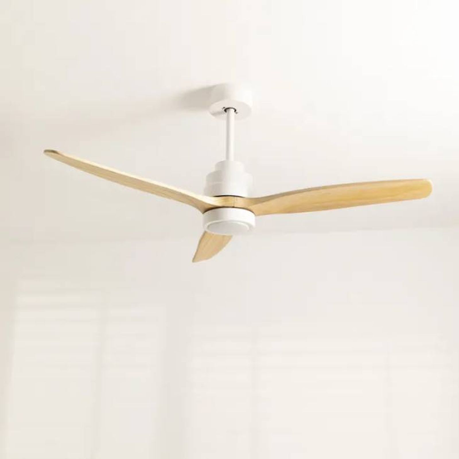 Ventilador de techo de madera Windstylance de Create. Ventilador de techo de madera Windstylance de Create.