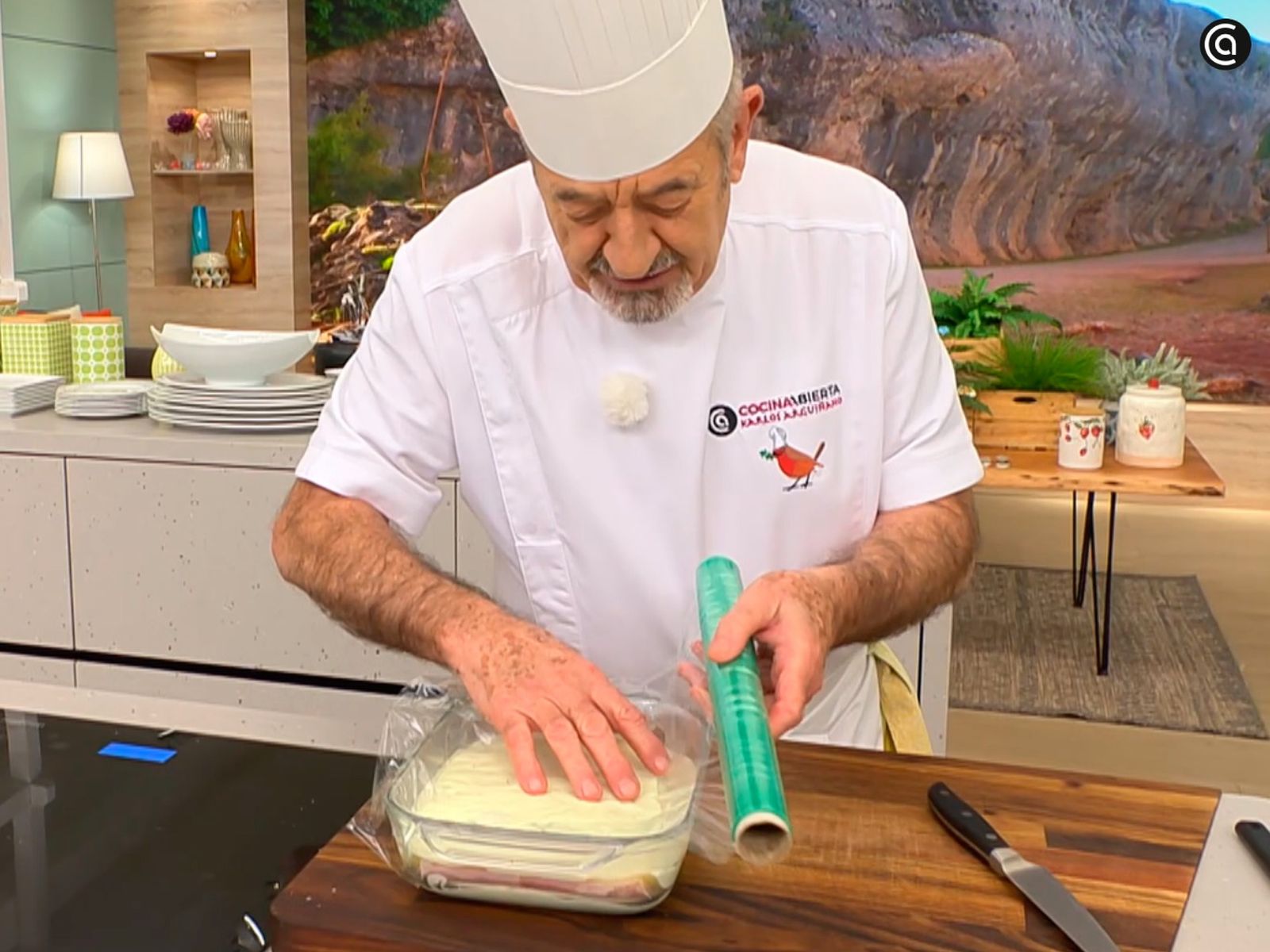 Cubre con papel film la bechamel