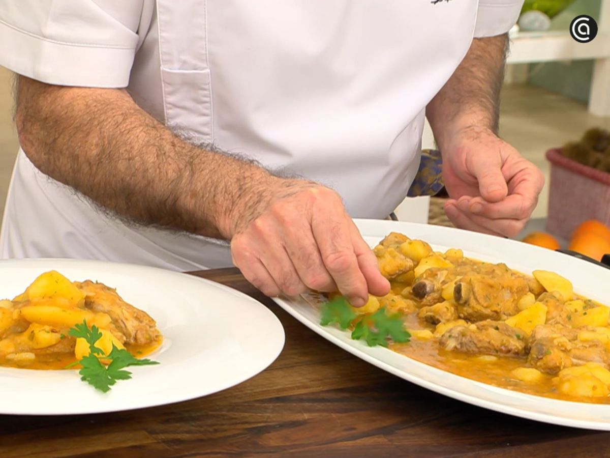 La gurupina bastetana se sirve bien caliente, con un toque de perejil fresco.