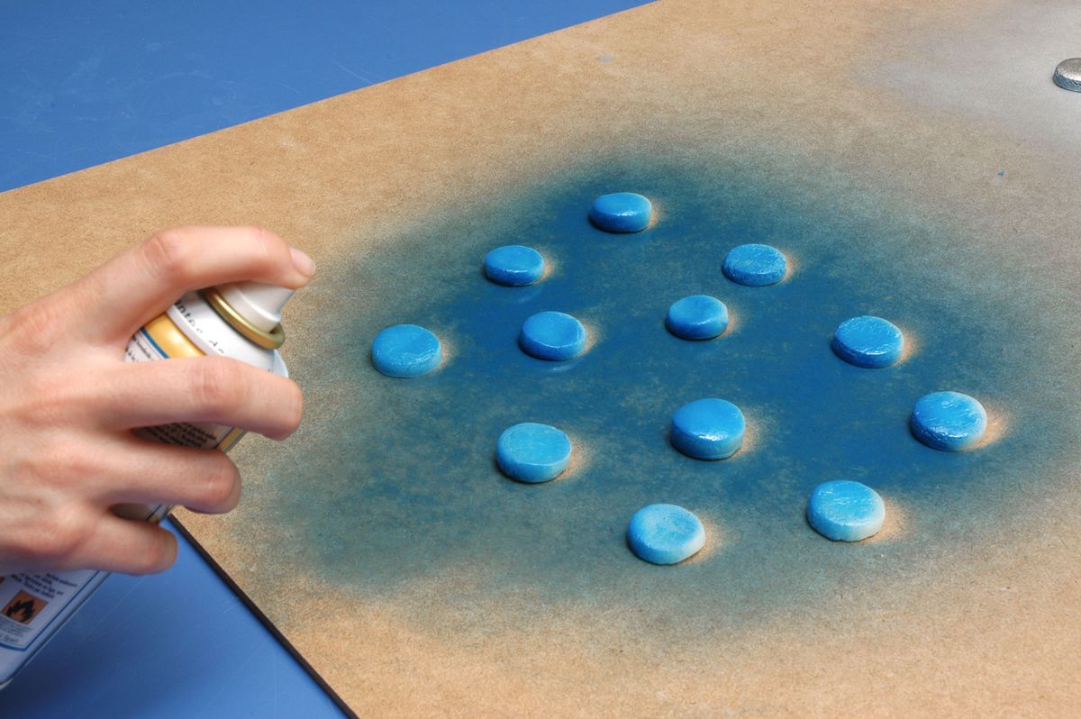 Decorar mesa para jugar a las damas paso 8