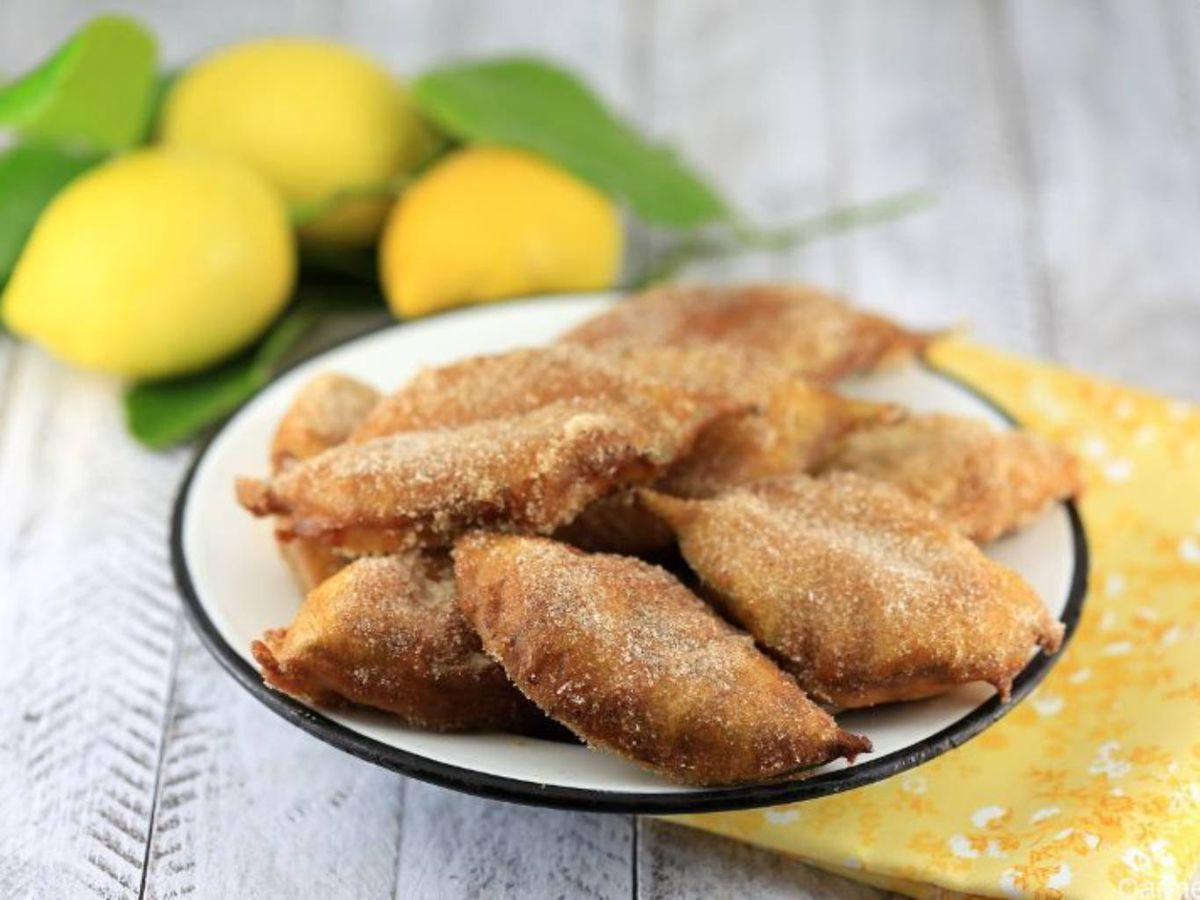 El dulce más emblemático de la huerta murciana: hoja de limonero frita y rebozada.