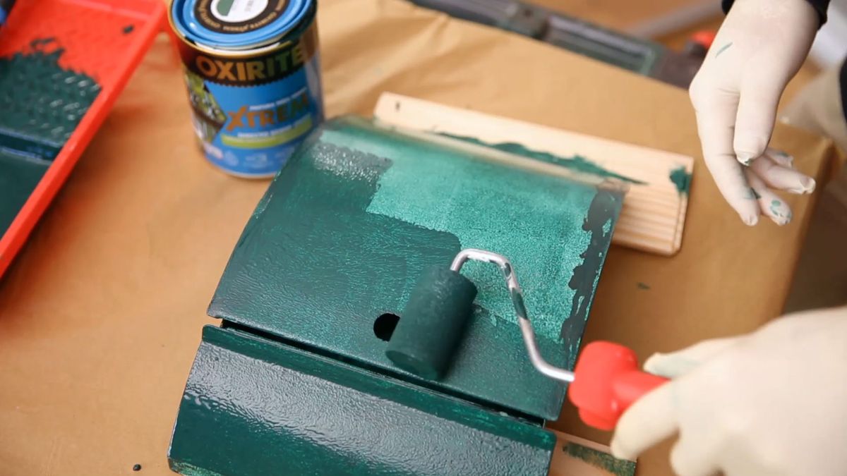 Cómo eliminar el óxido de un buzón de exterior paso 4