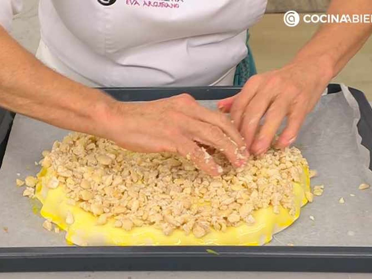 Cubre la pantxineta con las almendras hidratadas