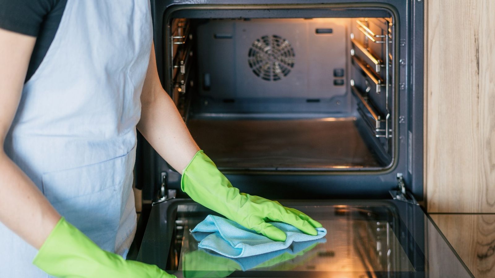 Bicarbonato, vinagre y limón son suficientes para devolverle el brillo al interior de tu horno Bicarbonato, vinagre y limón son suficientes para devolverle el brillo al interior de tu horno