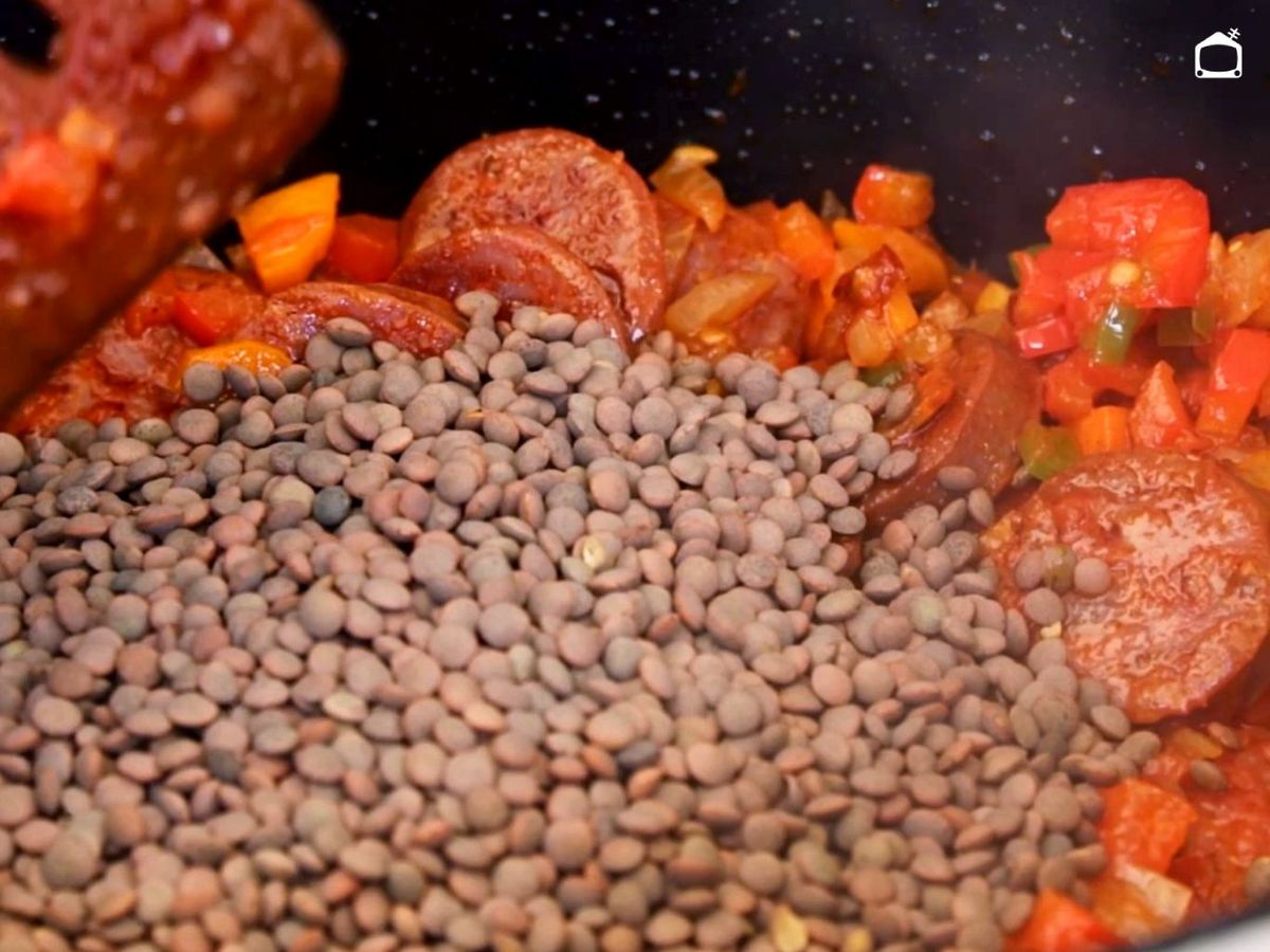 Preparar las lentejas con chorizo para cocer