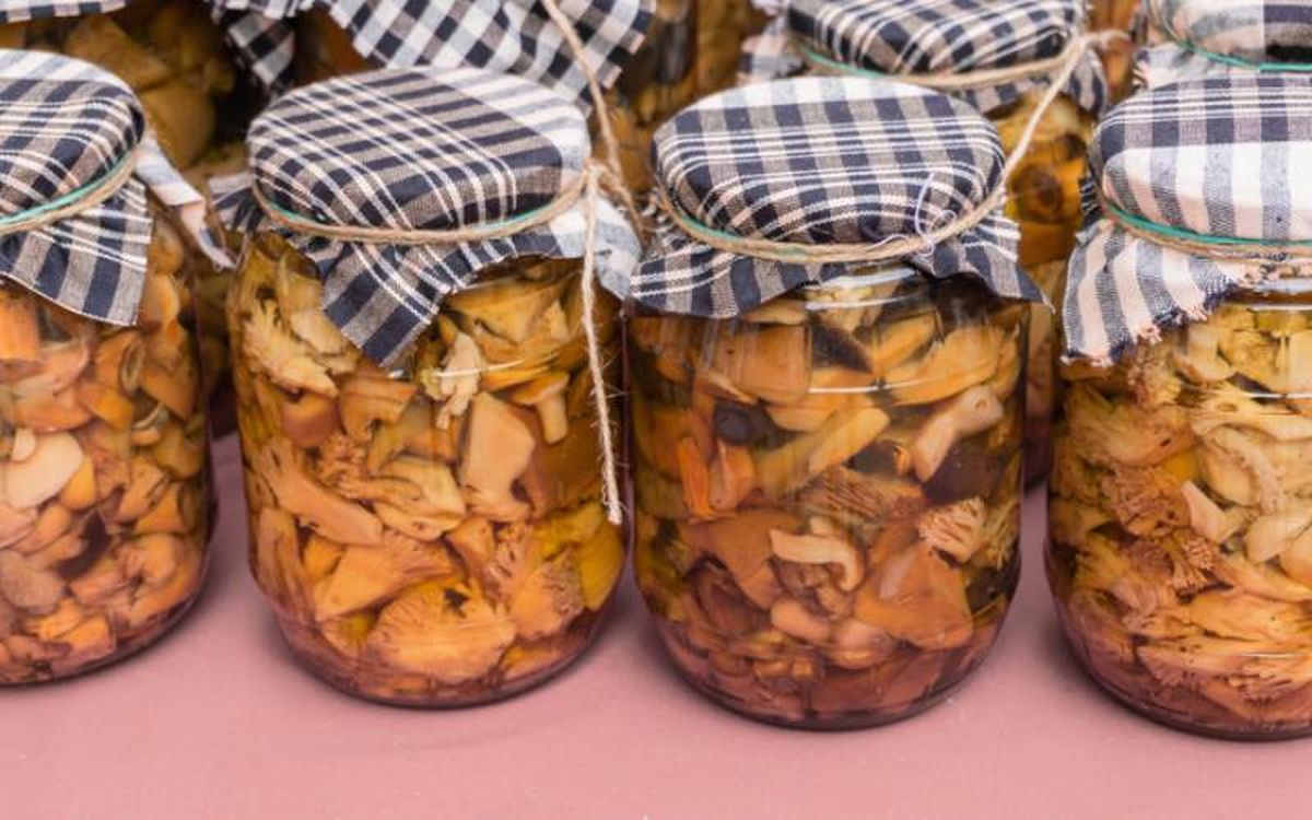 Las setas en conserva pueden durar meses