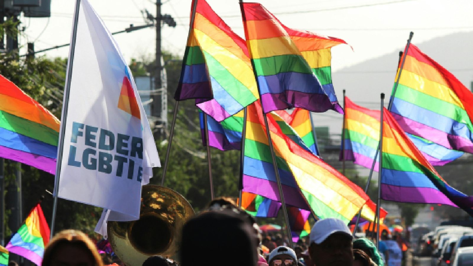 Las banderas arcoíris son un accesorio imprescindible