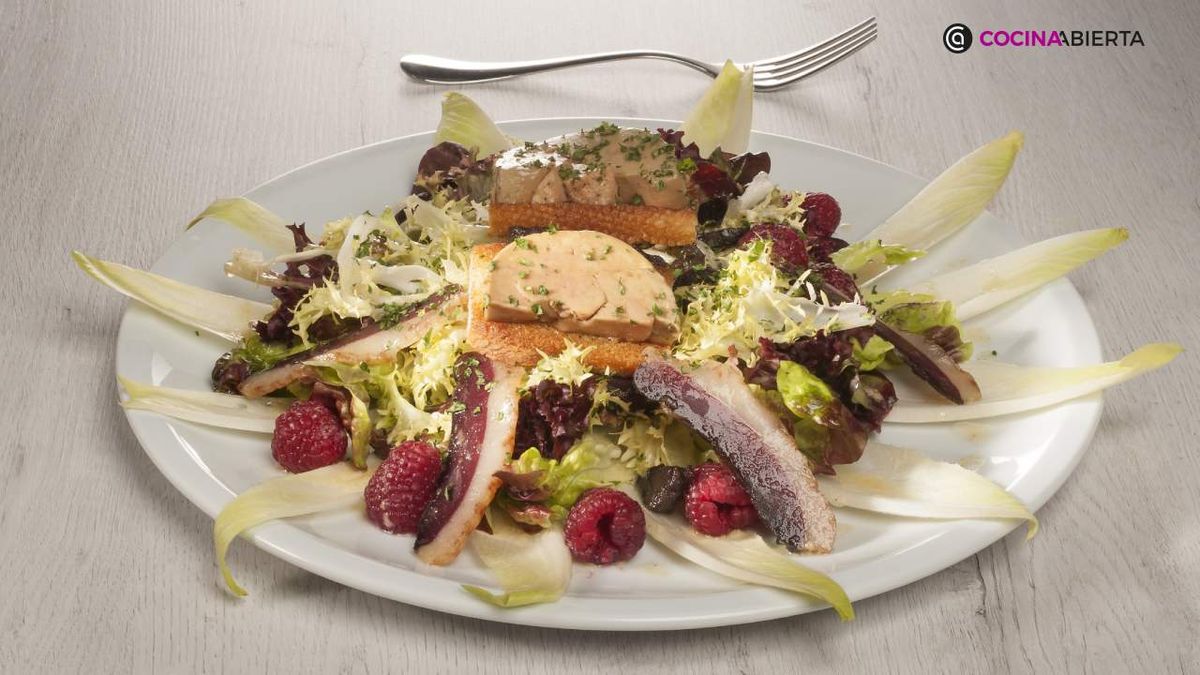 La ensalada landesa se prepara con productos derivados del pato