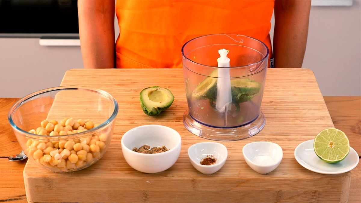 Cómo hacer hummus de aguacate   paso 2