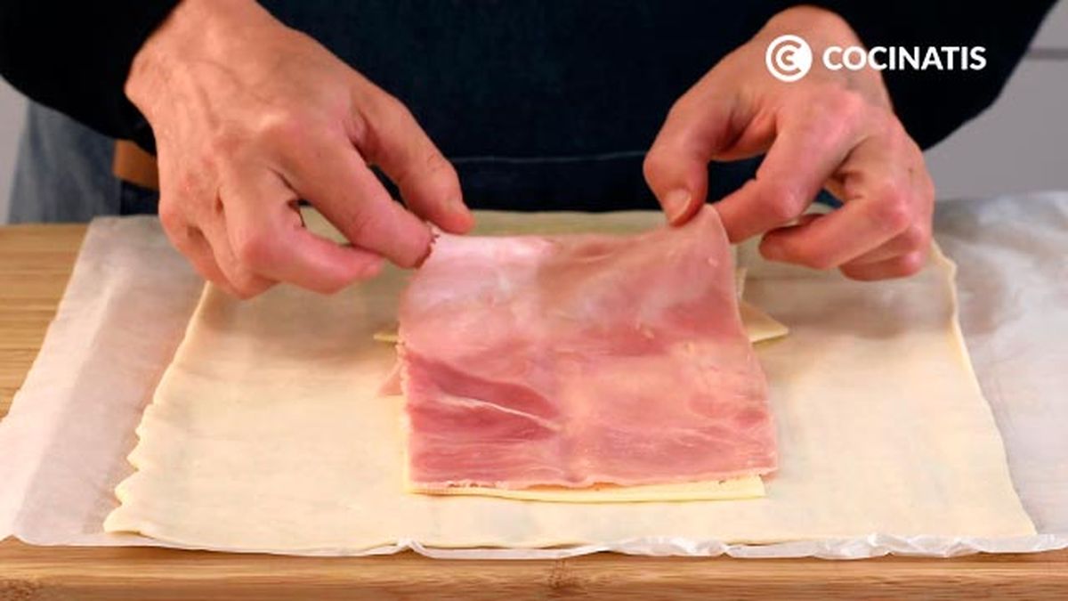 Receta de trenza de hojaldre salada rellena de jamÃ³n y queso  paso 1