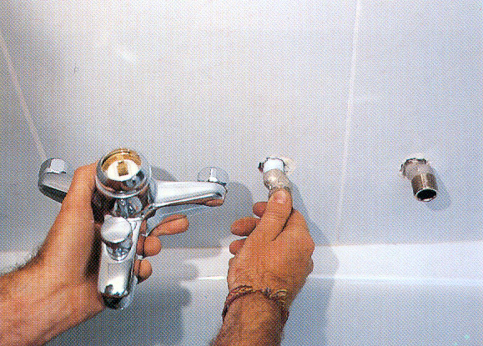 Cómo instalar sanitarios de baño paso 7 Cómo instalar sanitarios de baño paso 7