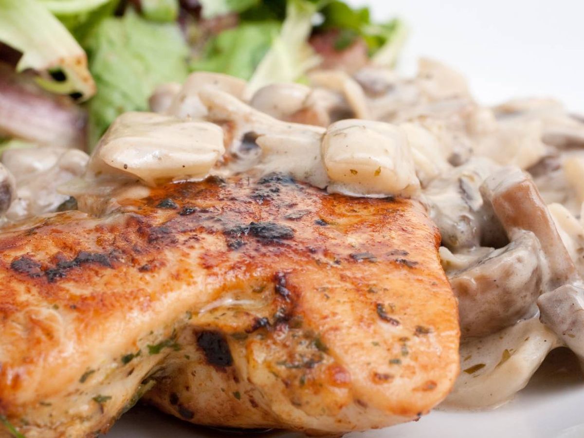 La salsa de champiñones ideal para acompañar un pollo asado.