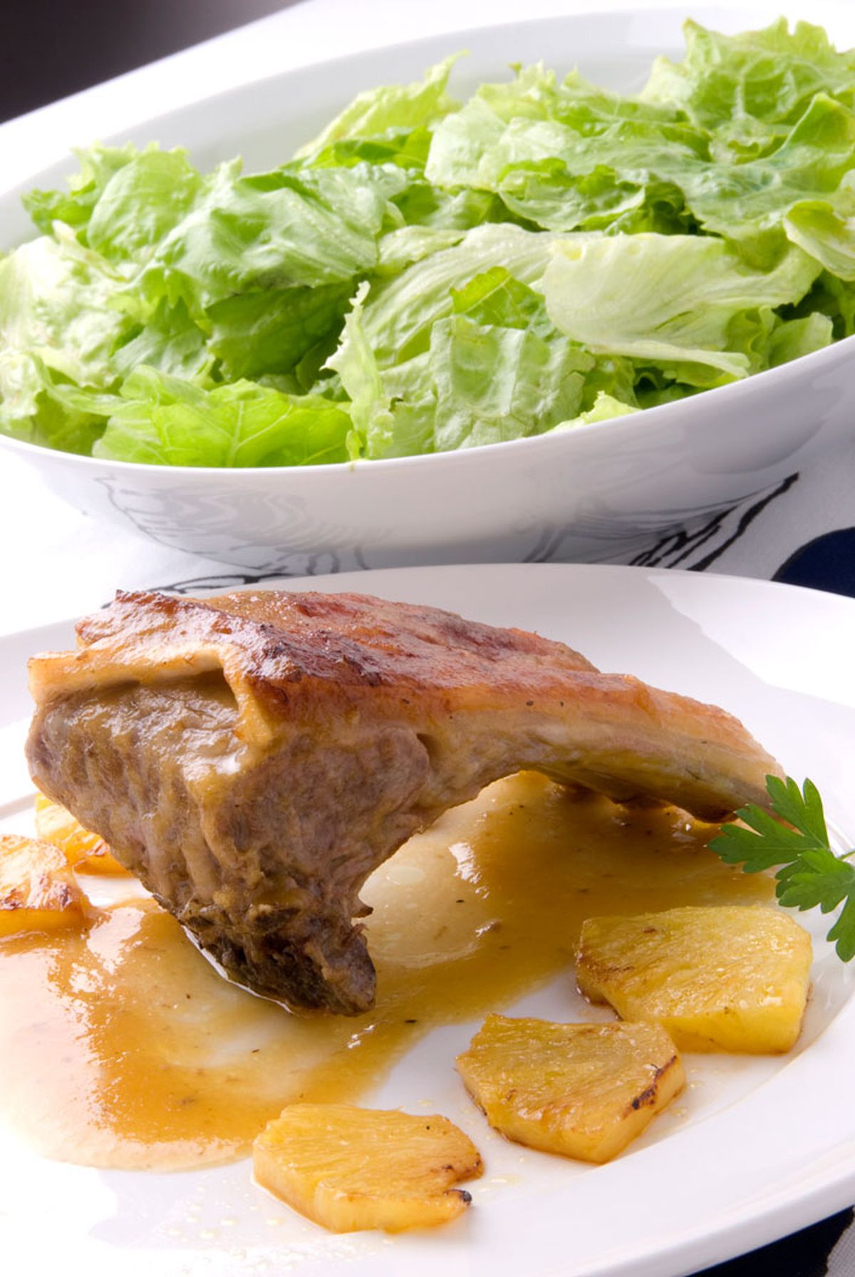 Costillar de cordero con piña