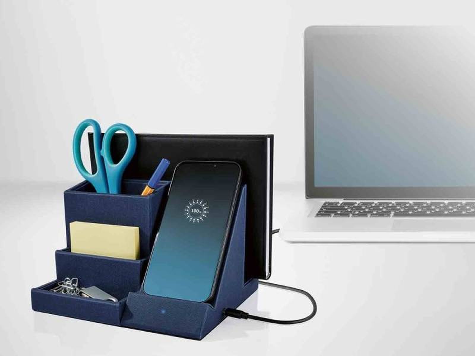 Organizador con carga USB. Organizador con carga USB.