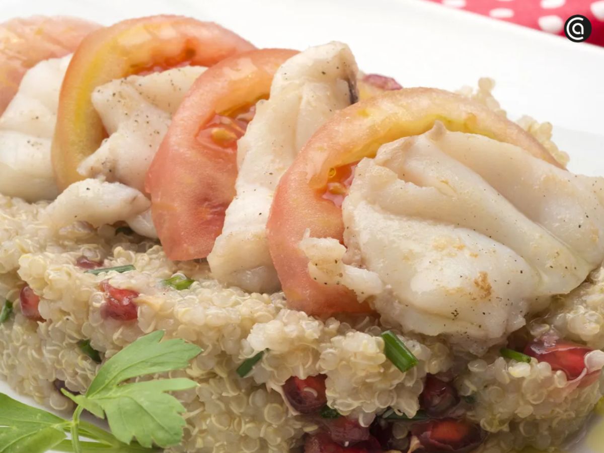 Quinoa con rape, un ejemplo de cómo funciona también en platos fríos y más completos.