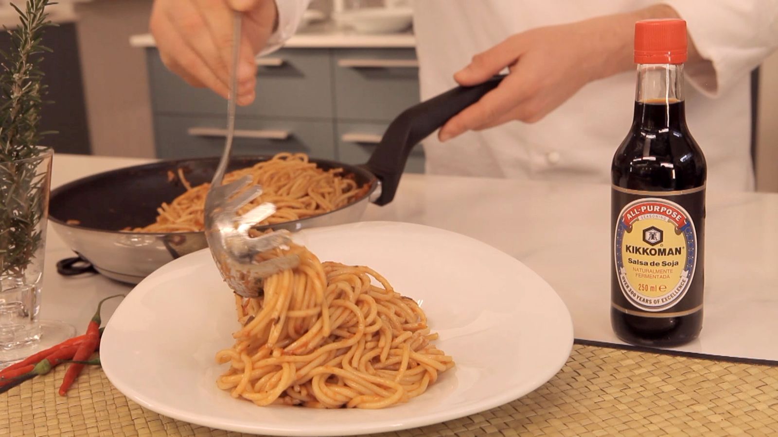 015 espaguetis salsa tomate berenjena salsa kikkoman paso 08